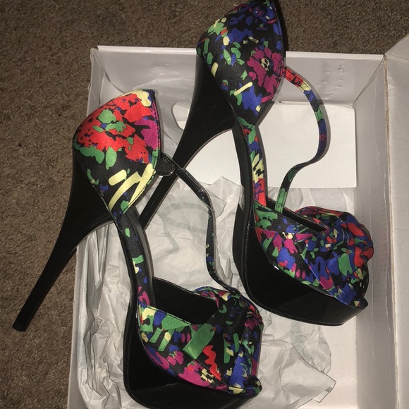 Heels - Picture 5 of 6